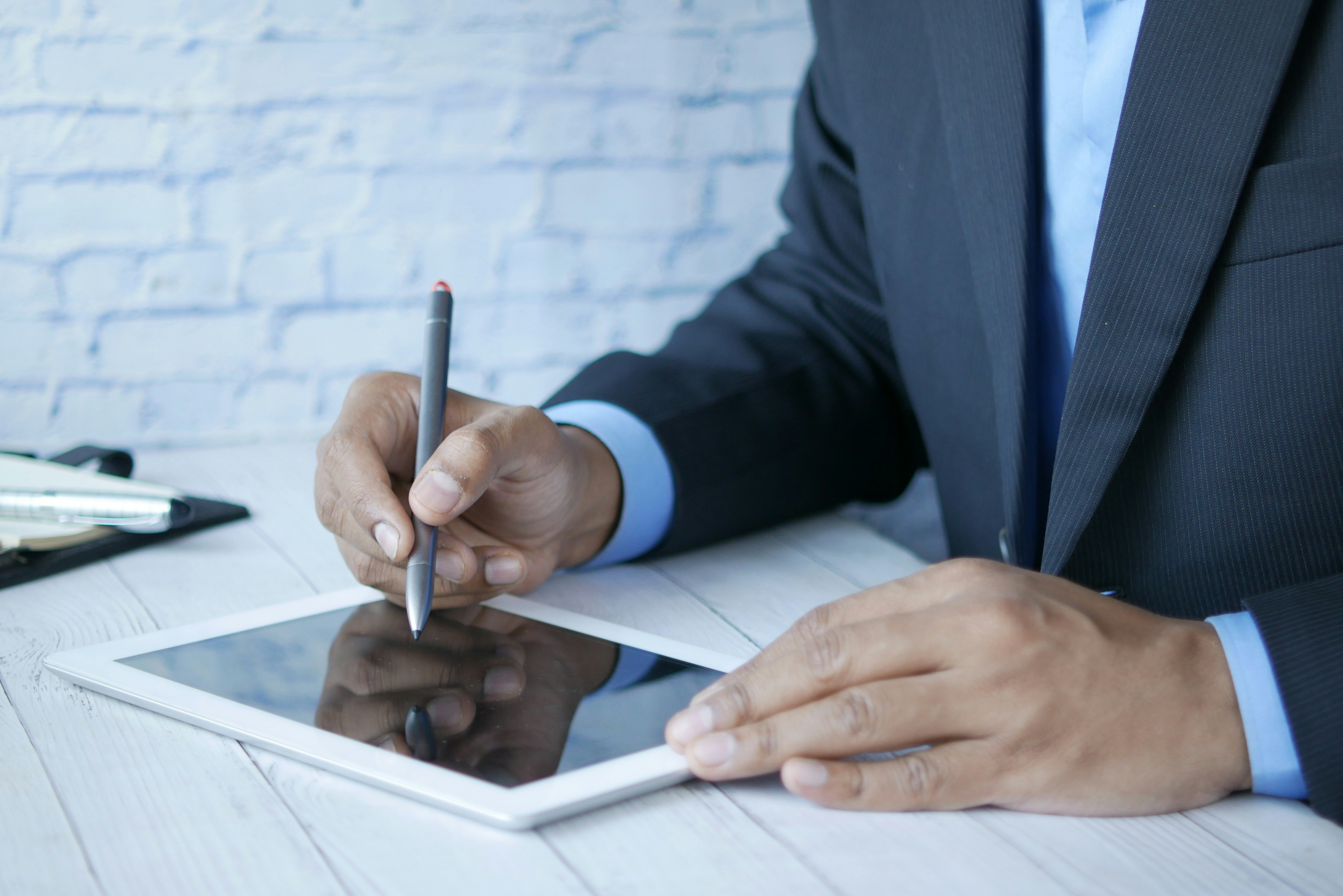 Notaire lors d'une signature d'acte immobilier